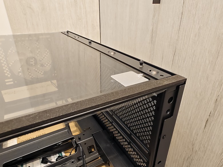 點我看大圖 【開箱】Thermaltake View 290 TG ARGB 平價、用料實在的海景機殼