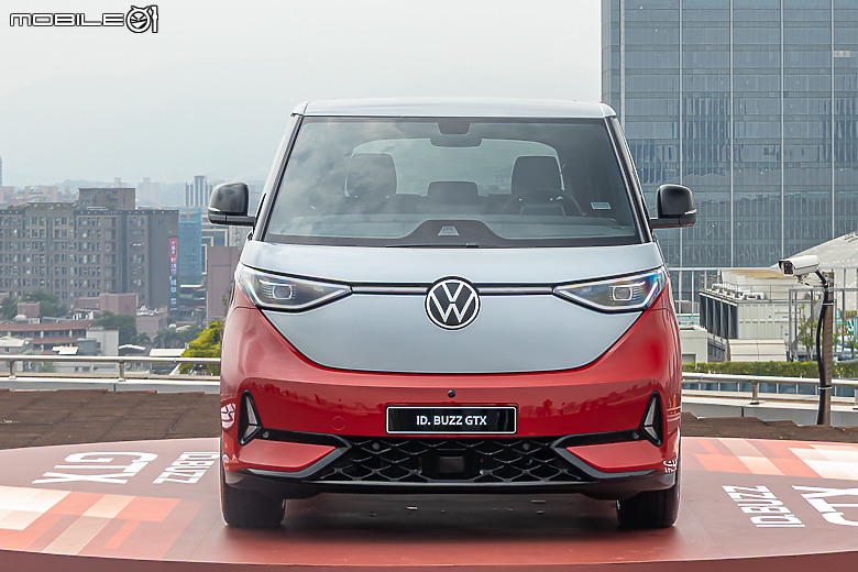 【國內新訊】福斯商旅 ID.Buzz GTX 七人座 269.8 萬元正式上市,10月底前交車可不加價升級雙色塗裝!