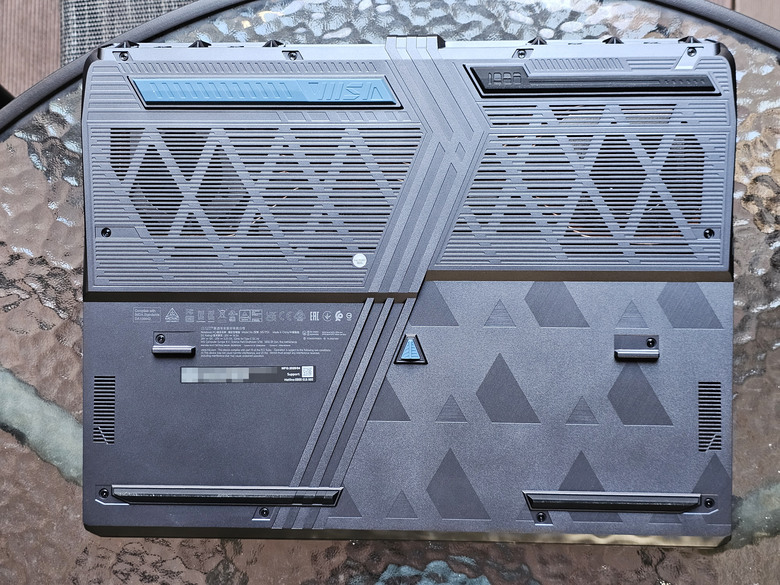 十萬有找的5090─MSI Vector 17 HX AI