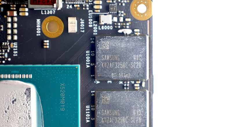 點我看大圖 獨家拆解 Intel Arc Pro B50 運算卡,開箱藍廠 AI 加速新利器