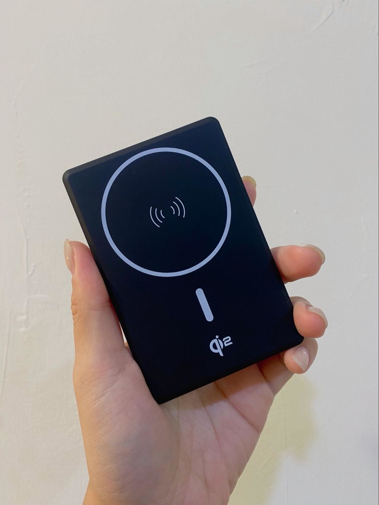 [分享] 演唱會救星 PHILIPS 黑金剛 Qi2 行動電源小開箱心得