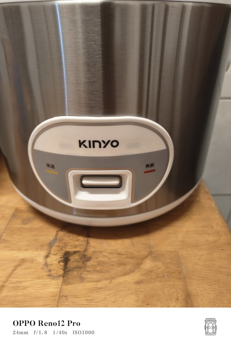 請問照片這種電鍋煮飯外鍋需要放水嗎
