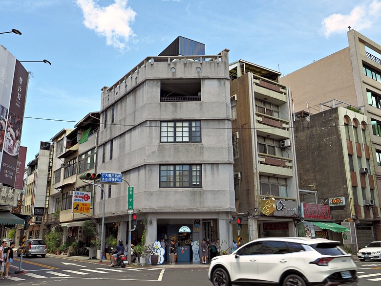 西市場(大菜市)、臺南市美術館2館、台南林百貨、戎館(黑橋牌專賣店)、白日, 夢霧所－蝸牛市吉、原臺南神社社務所、黃家碗粿+泉記狀元粿 — 臺南市區懷舊商店街肆與美食散策