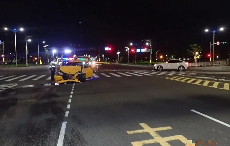 直接左轉最安全，待轉區=待撞區