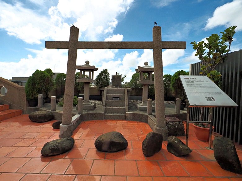 西市場(大菜市)、臺南市美術館2館、台南林百貨、戎館(黑橋牌專賣店)、白日, 夢霧所－蝸牛市吉、原臺南神社社務所、黃家碗粿+泉記狀元粿 — 臺南市區懷舊商店街肆與美食散策
