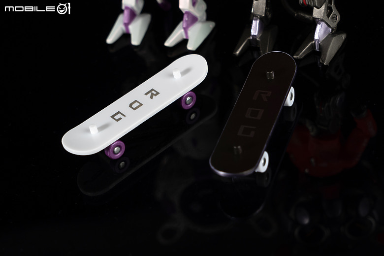 ROG OMNI 可動公仔開箱｜造型盡展 ROG 精神，世界觀具象化的起點！