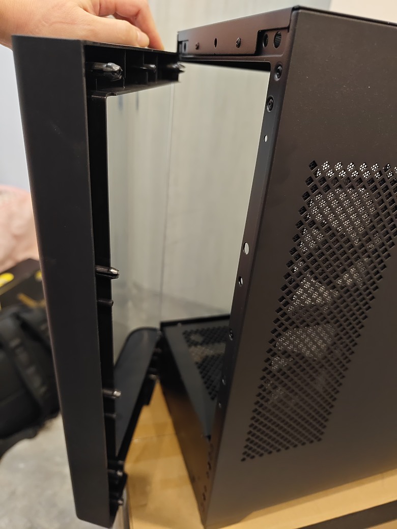 點我看大圖 【開箱】Thermaltake View 290 TG ARGB 平價、用料實在的海景機殼