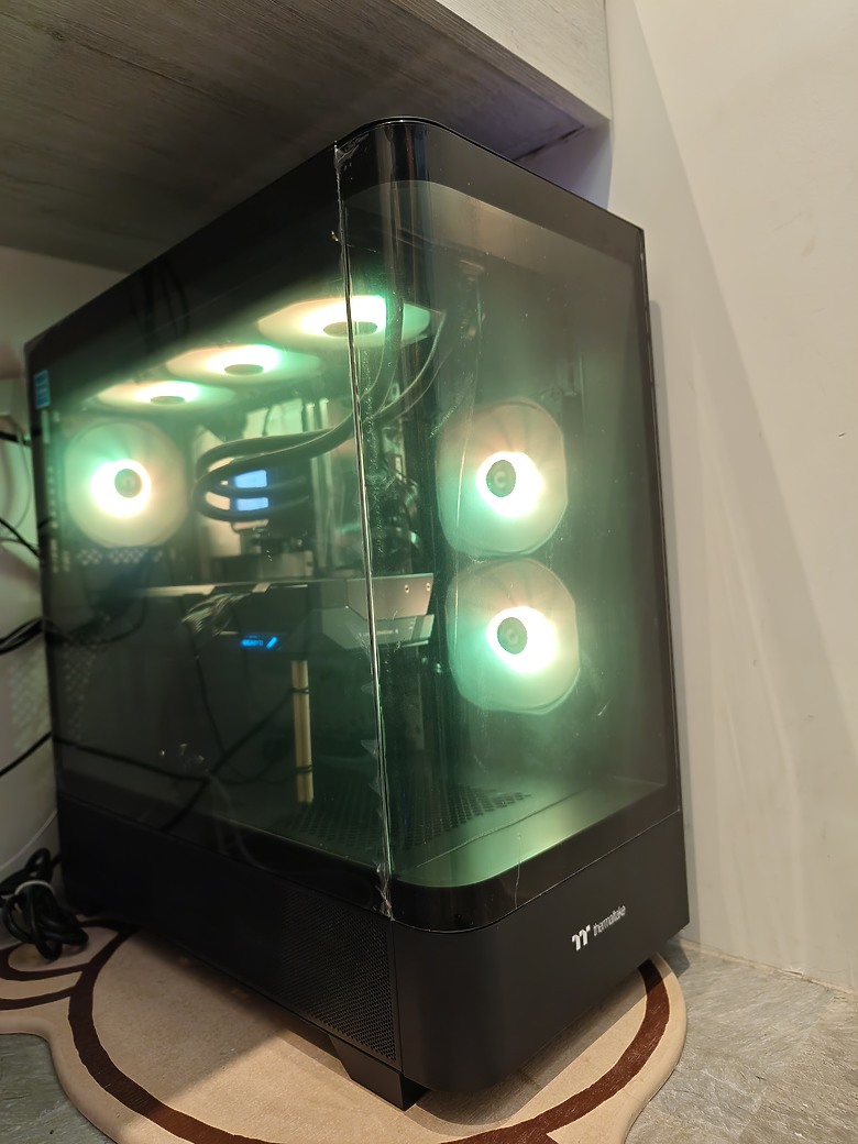 點我看大圖 【開箱】Thermaltake View 290 TG ARGB 平價、用料實在的海景機殼