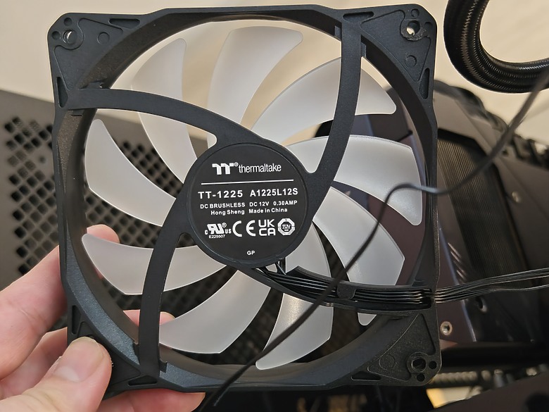 點我看大圖 【開箱】Thermaltake View 290 TG ARGB 平價、用料實在的海景機殼