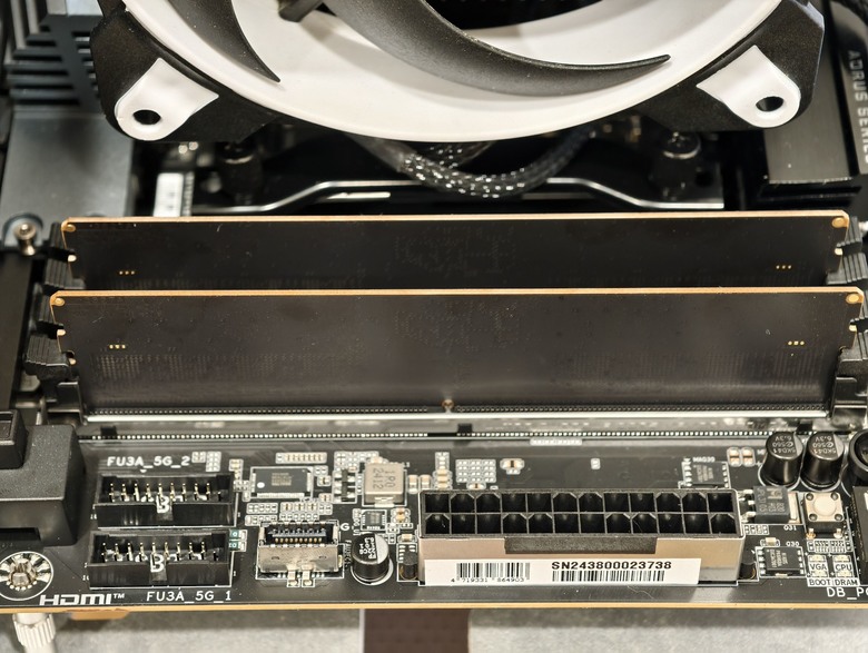 求變也求穩，更快的次世代記憶體Crucial CUDDIM DDR5-6400 16GBX2開箱試用