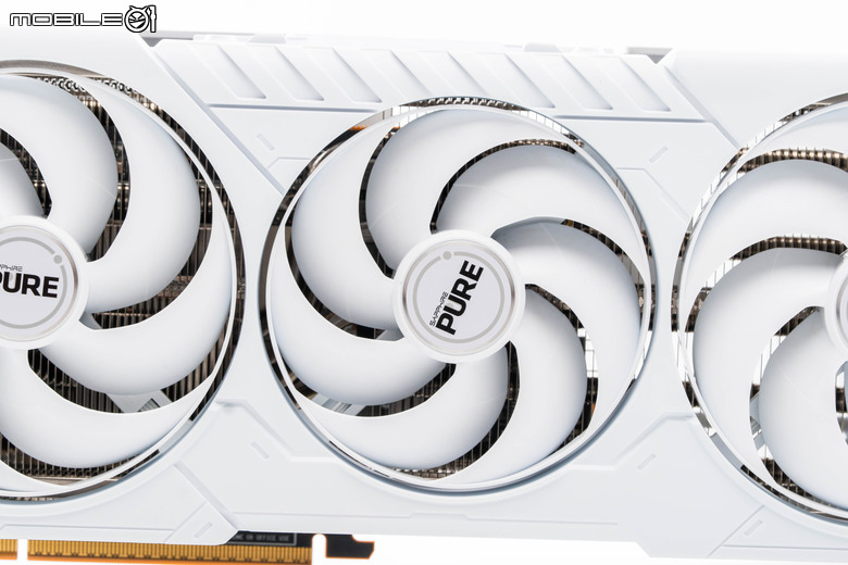 AMD Radeon RX 9070 GRE 顯示卡開箱實測 以高性價比主攻 1440p 解析度非光追遊戲市場