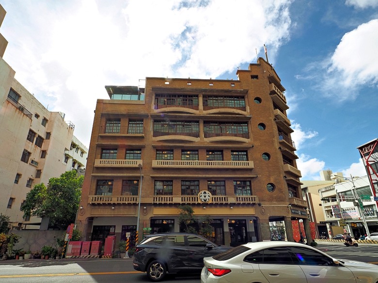 西市場(大菜市)、臺南市美術館2館、台南林百貨、戎館(黑橋牌專賣店)、白日, 夢霧所－蝸牛市吉、原臺南神社社務所、黃家碗粿+泉記狀元粿 — 臺南市區懷舊商店街肆與美食散策