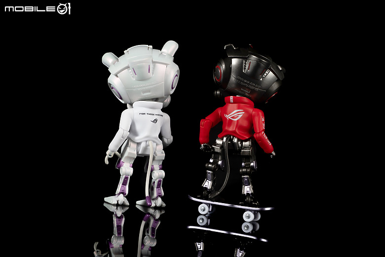 ROG OMNI 可動公仔開箱|造型盡展 ROG 精神,世界觀具象化的起點!