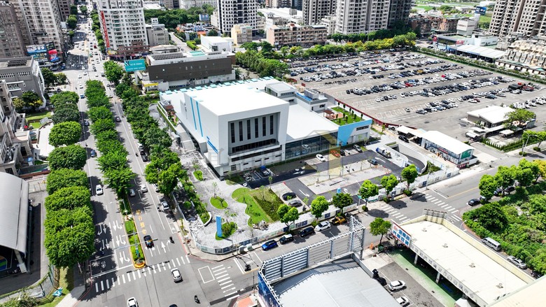 🌟 北屯【北屯國民暨兒童運動中心 空拍分享】崇德路商圈 ╳ 唯一溜冰場運動中心 ╳ 十一期重劃區