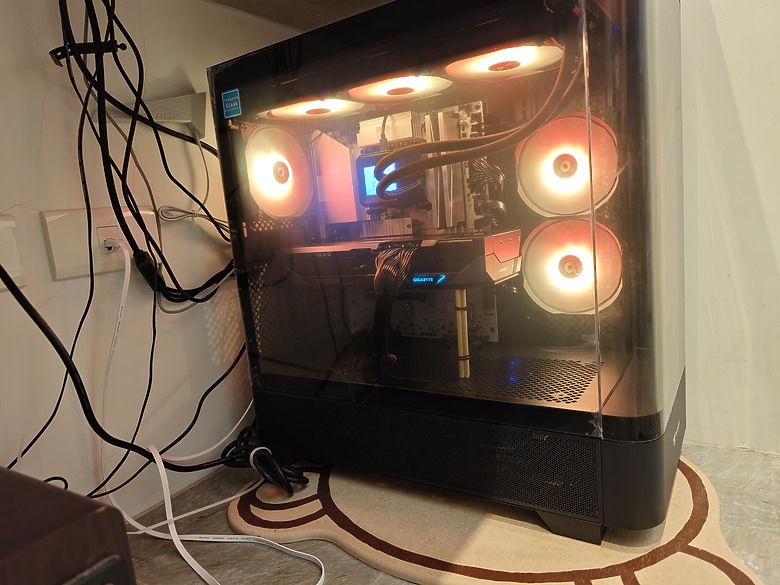 點我看大圖 【開箱】Thermaltake View 290 TG ARGB 平價、用料實在的海景機殼