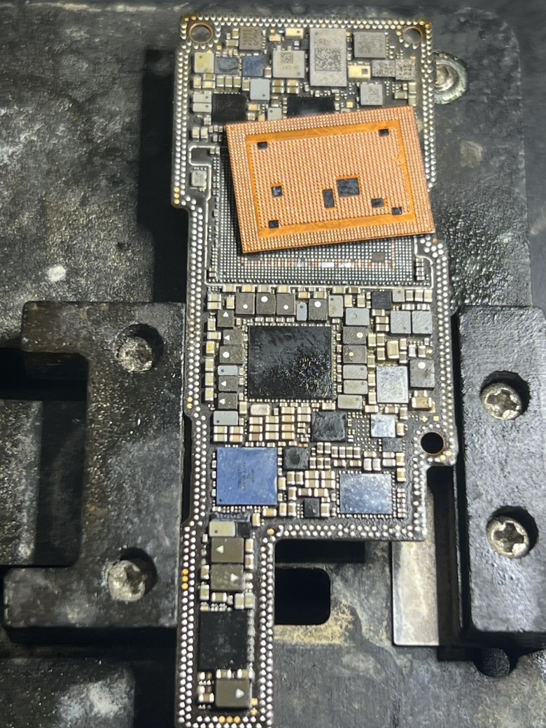 I14PRO不開機故障無法開機!A16虛焊???