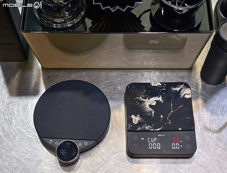 「單一秤就看得到粉液比」雙機開箱：Matrix M2 PRO vs. Cocinare BALANCE 手沖咖啡秤