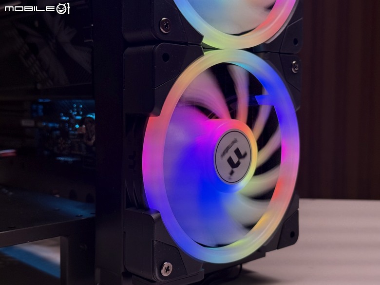 大螢幕加旗艦風扇！TT MAGFloe 360 Ultra水冷