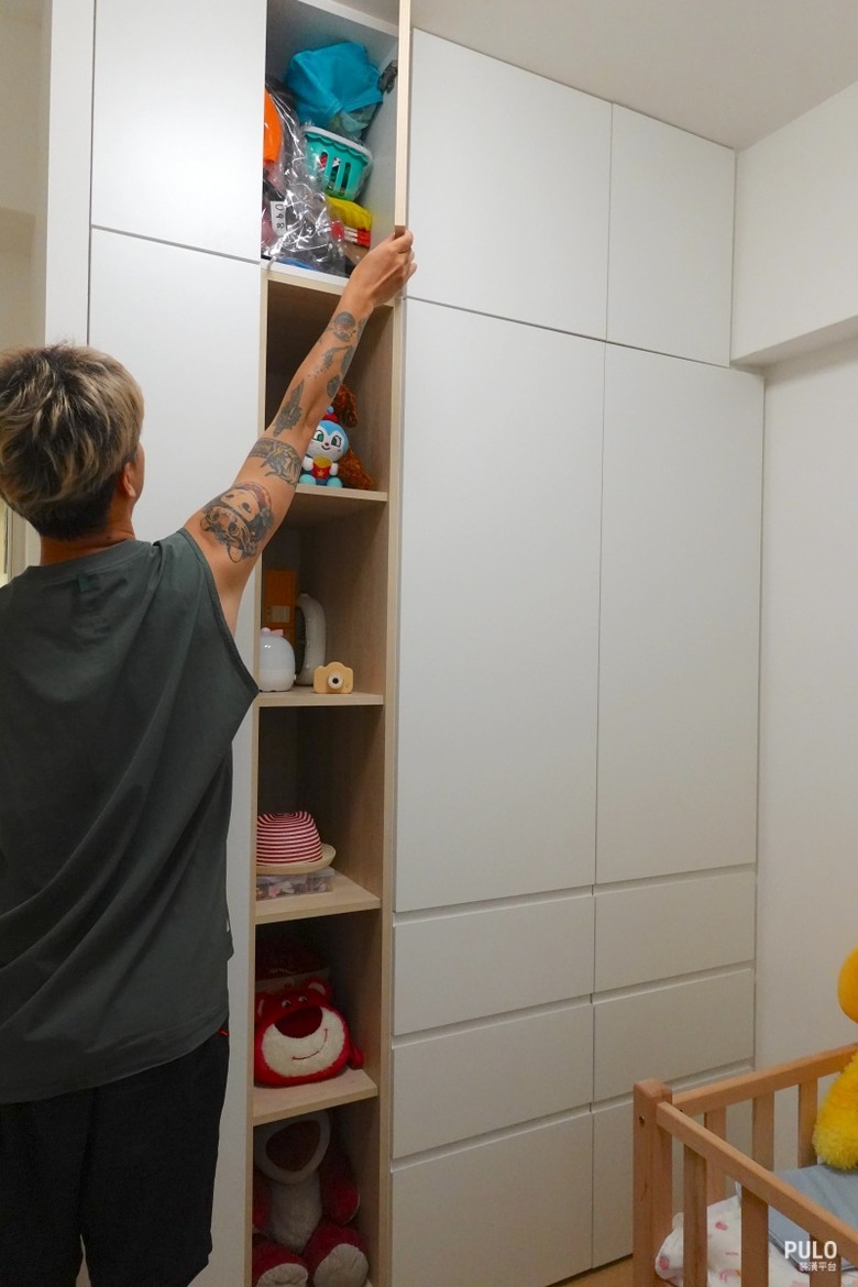 【開箱】台北老屋翻新：一家三口的日常，有黑寶的陪伴，也有一起累積的收藏