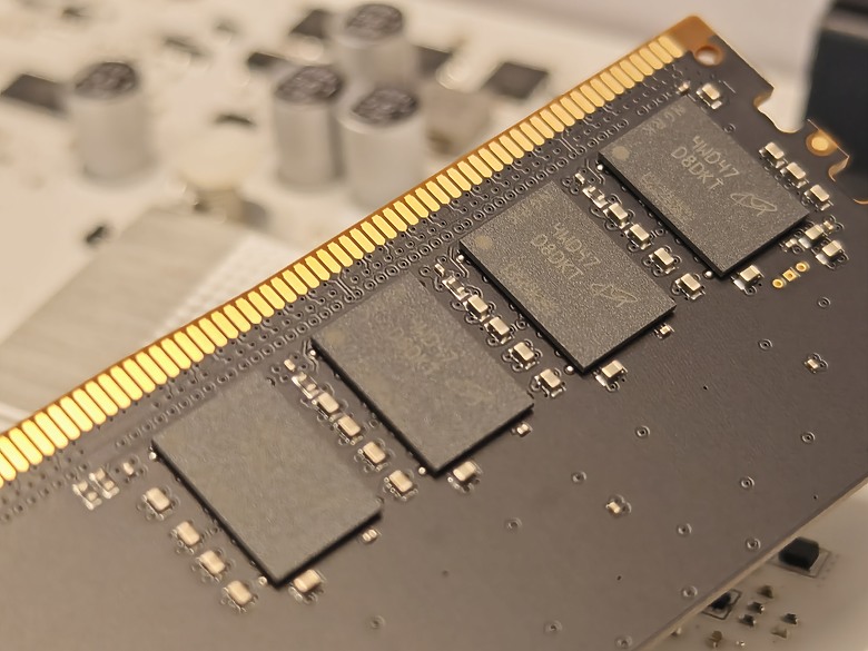 [開箱] 美光Crucial DDR5-6400 CUDIMM 新規格、新氣象