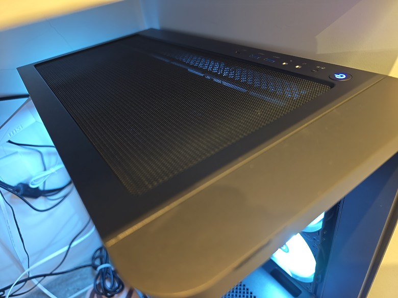 點我看大圖 【開箱】Thermaltake View 290 TG ARGB 平價、用料實在的海景機殼