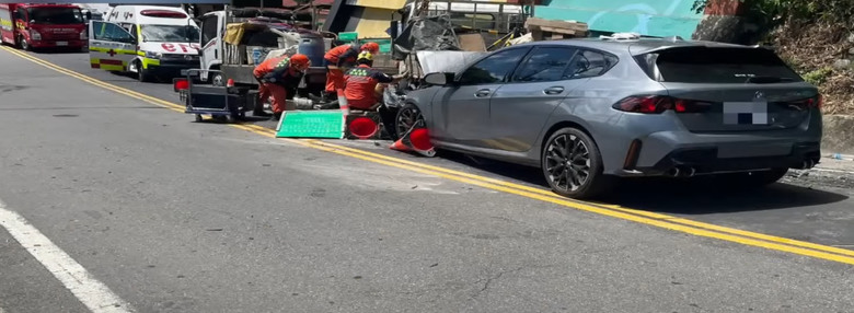 新店🚘衝撞車禍 下坡路段撞🚚工程車。☠️☠️ 施工人員，一人陣亡多人受傷。(更新9/6)