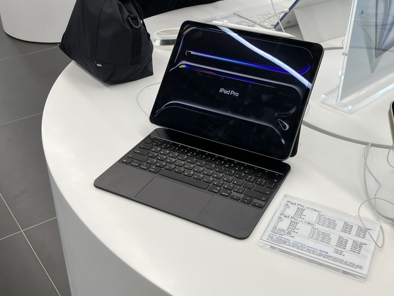 2025 iPad 鍵盤評比：原廠 Apple，副廠 Logitech、NovePlus、eiP