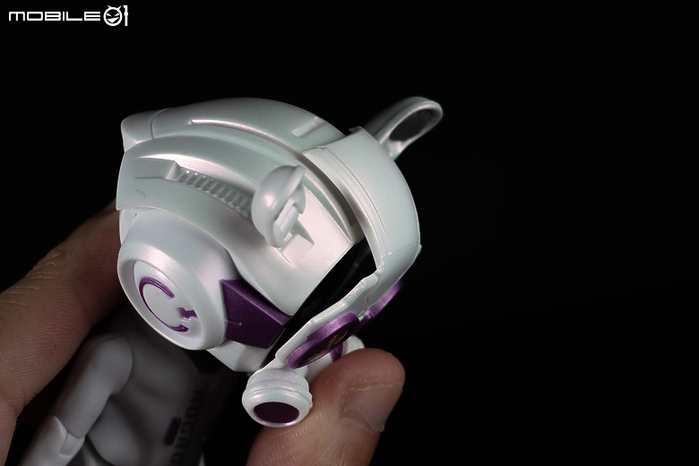 ROG OMNI 可動公仔開箱｜造型盡展 ROG 精神，世界觀具象化的起點！