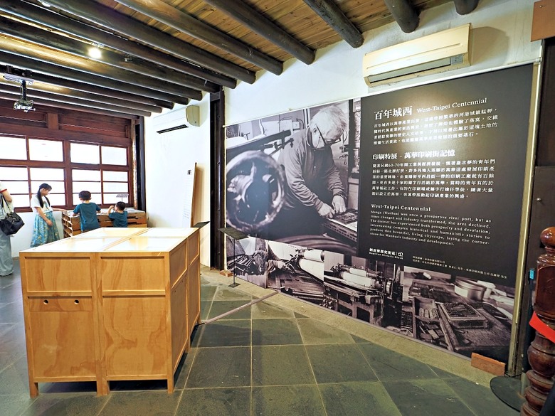 新富町文化市場、舊八甲庄郵便局、臺北市鄉土教育中心、剝皮寮歷史街區、艋舺地藏王廟 、青草巷、艋舺龍山寺、廣州街觀光夜市、兩喜號 Liang Xi Hao - 總店、艋舺啟天宮｜ 料舘媽祖、龍山文創基地 — 臺北市區小旅行之艋舺龍山寺一帶半日散策