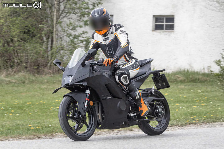 點我看大圖 KTM RC490 測試車歐陸捕獲!單搖系統是CFMOTO技術回銷?