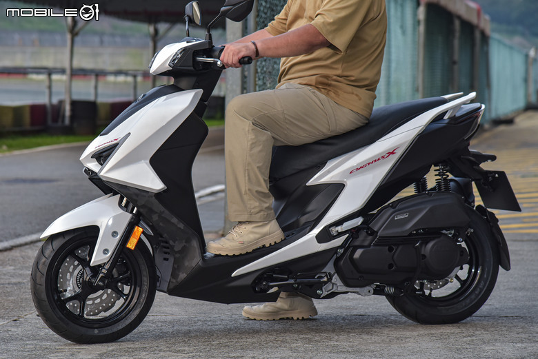 YAMAHA 七代勁戰 CygnusX 試駕報告｜工程面全面改進！平衡性掛帥的125級距運動型速克達！