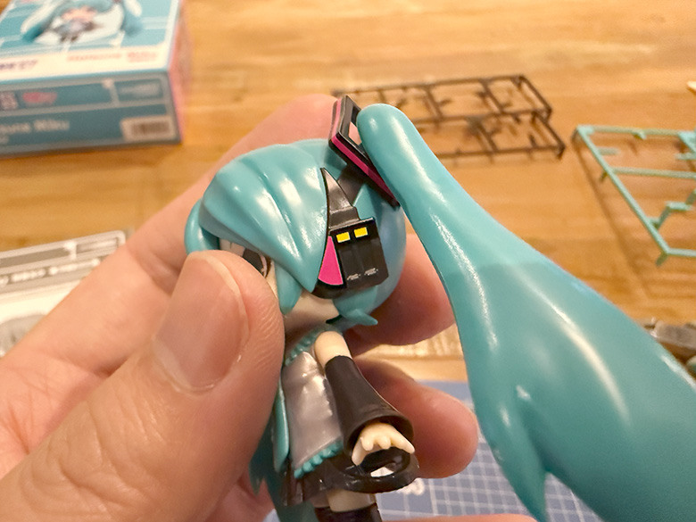 GSC 初音未來黏土人模型開箱組裝 | 免塗裝的速成桌面療癒小物