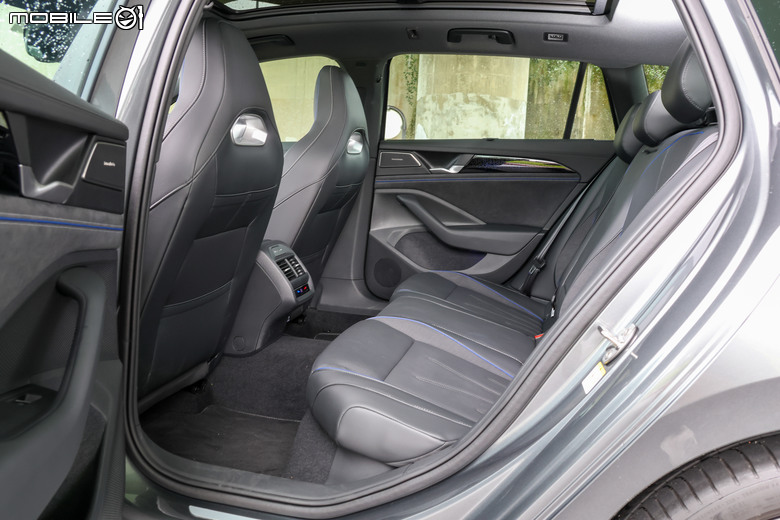 Volkswagen Passat Variant 330 TSI R-Line 試駕｜歐系旅行車經典代表、實用度滿點且身手不凡！