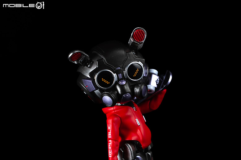 ROG OMNI 可動公仔開箱｜造型盡展 ROG 精神，世界觀具象化的起點！