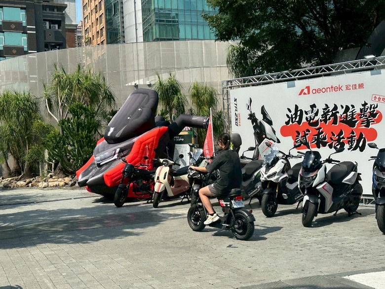 本來只是想看STR300的,結果全部都騎了一輪