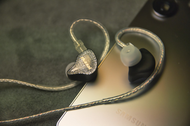 點我看大圖 EarAcoustic Audio Cipher 主打甜潤調音的入門機種