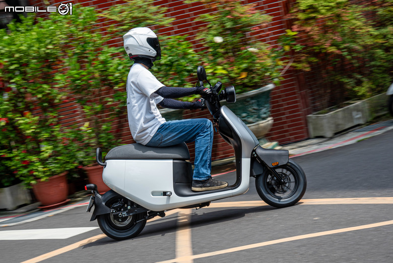 Gogoro EZZY 500試駕｜智慧駐車、定速巡航上車，搭配補助最低四萬有找！
