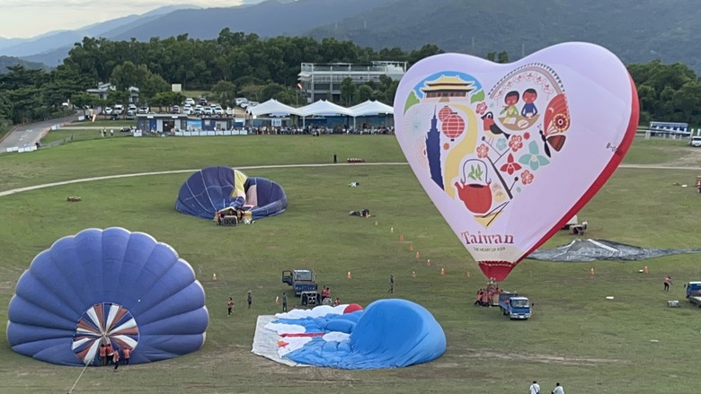 騎上鹿野高台追「哆啦A夢」熱氣球
