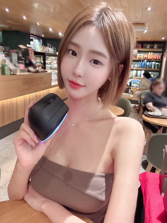 Razer Pro Click V2 Vertical Edition - 人體工學無負擔 專屬程式設定檔
