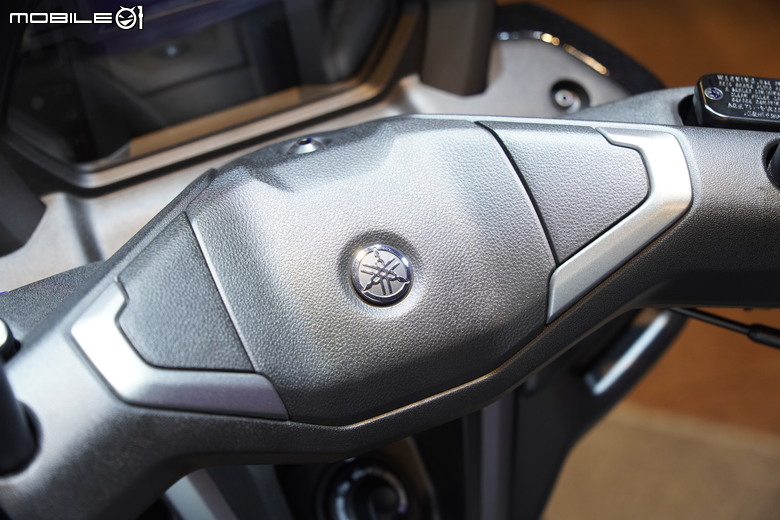 【採訪】2025 YAMAHA NMAX 搭載全新電控「YECVT」登場，真正白牌旗艦羊，建議售價:137,000元