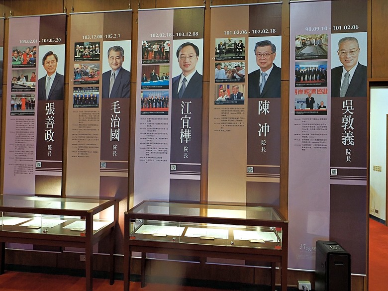 行政院(原臺北市役所)、監察院(原臺北州廳)、立法院(原臺北州立臺北第二高等女學校)、濟南基督長老教會、總統府，外掛老派美食之煇煌川菜小館 — 2025全國古蹟日之參觀三院一府與重溫老派中式美食