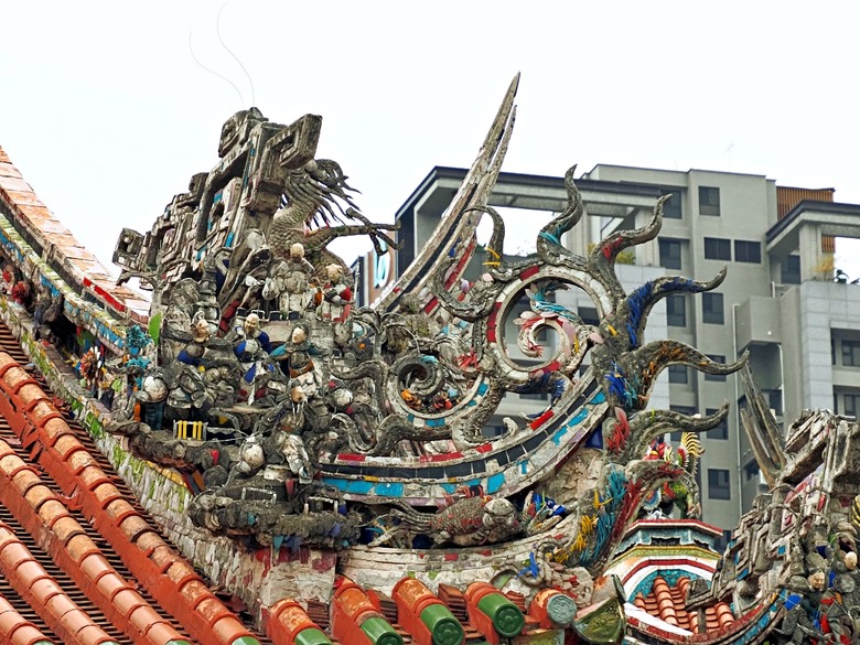 新富町文化市場、舊八甲庄郵便局、臺北市鄉土教育中心、剝皮寮歷史街區、艋舺地藏王廟 、青草巷、艋舺龍山寺、廣州街觀光夜市、兩喜號 Liang Xi Hao - 總店、艋舺啟天宮｜ 料舘媽祖、龍山文創基地 — 臺北市區小旅行之艋舺龍山寺一帶半日散策