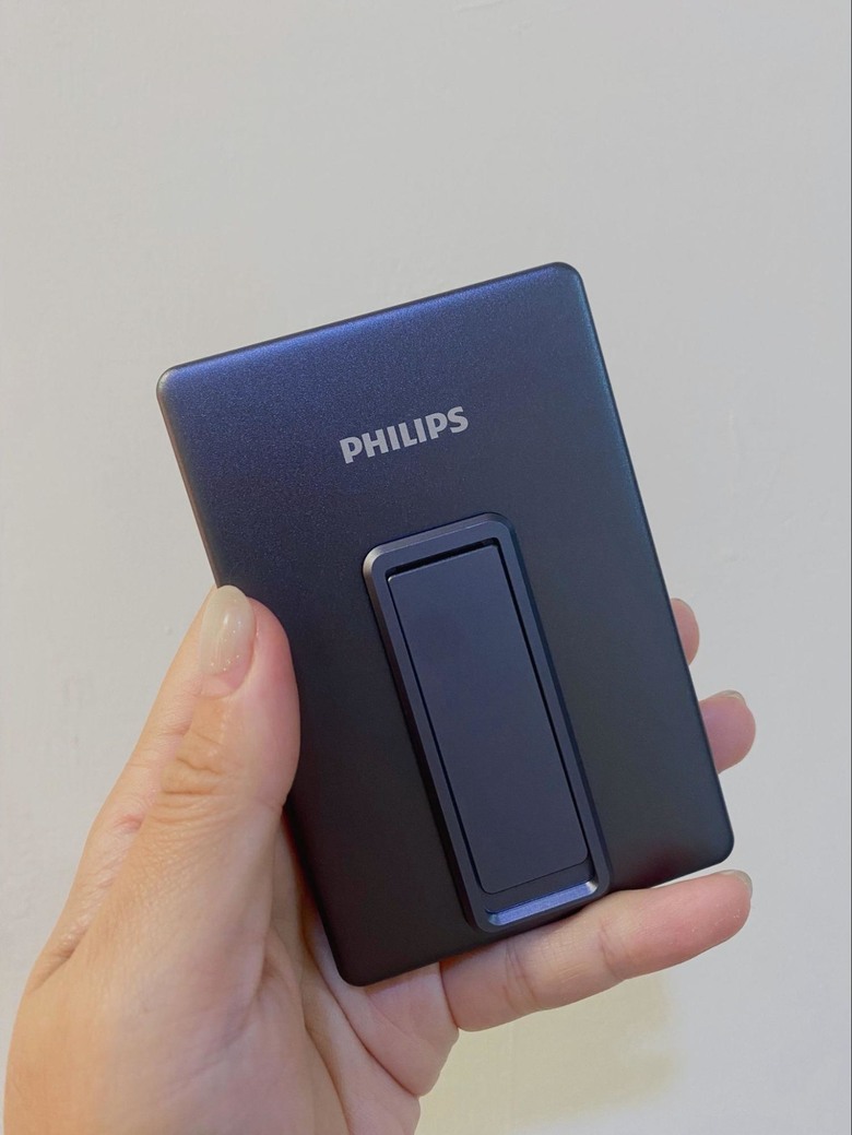 [分享] 演唱會救星 PHILIPS 黑金剛 Qi2 行動電源小開箱心得