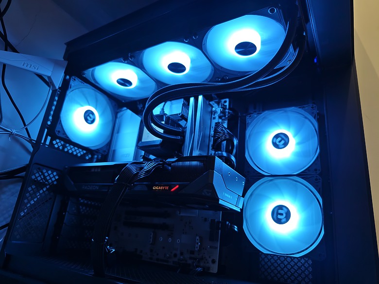 【開箱】Thermaltake View 290 TG ARGB 平價、用料實在的海景機殼