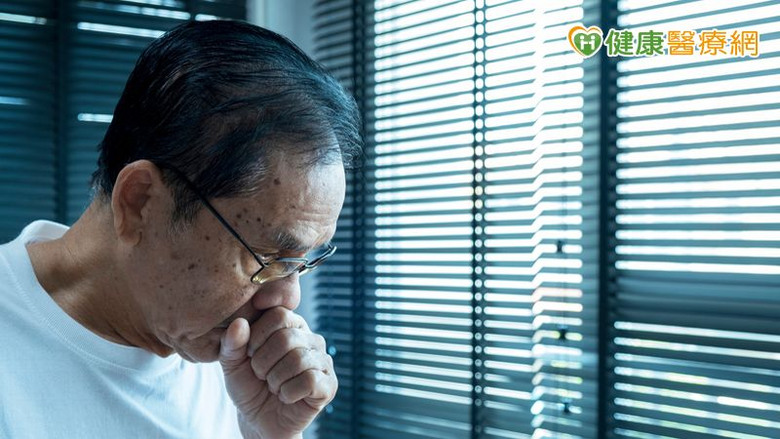 【控制嚴重氣喘有方法】7旬翁不抽菸卻反覆喘咳「1指數」破千！醫說明「嚴重氣喘」控制目標