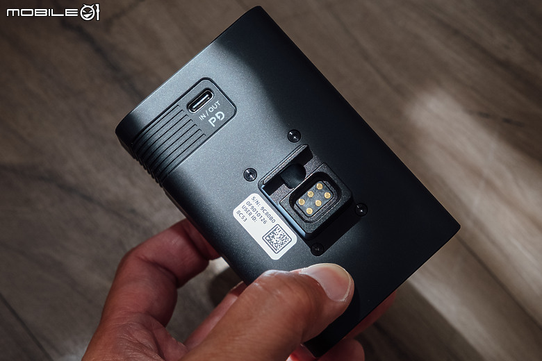 智雲 MOLUS X100 RGB x Cam Mackey 聯名版｜口袋裡的 100W 全彩補光燈！