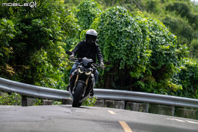 點我看大圖 2025 BMW S1000 R M版試駕|從從容容游刃有餘!快得無感,穩得神奇!實現「快、穩、吸」的騎乘體驗!