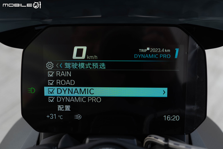 點我看大圖 2025 BMW S1000 R M版試駕|從從容容游刃有餘!快得無感,穩得神奇!實現「快、穩、吸」的騎乘體驗!