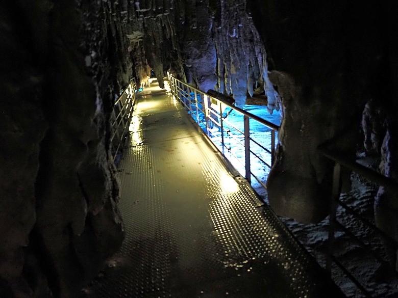玉泉洞｜沖繩世界、瀨長島露台｜瀬長島 ウミカジテラス、貓咪大本營之奧武島 — 2025年教師節連假之日本沖繩不自駕四日之旅 第四回 沖繩南部包車半日遊