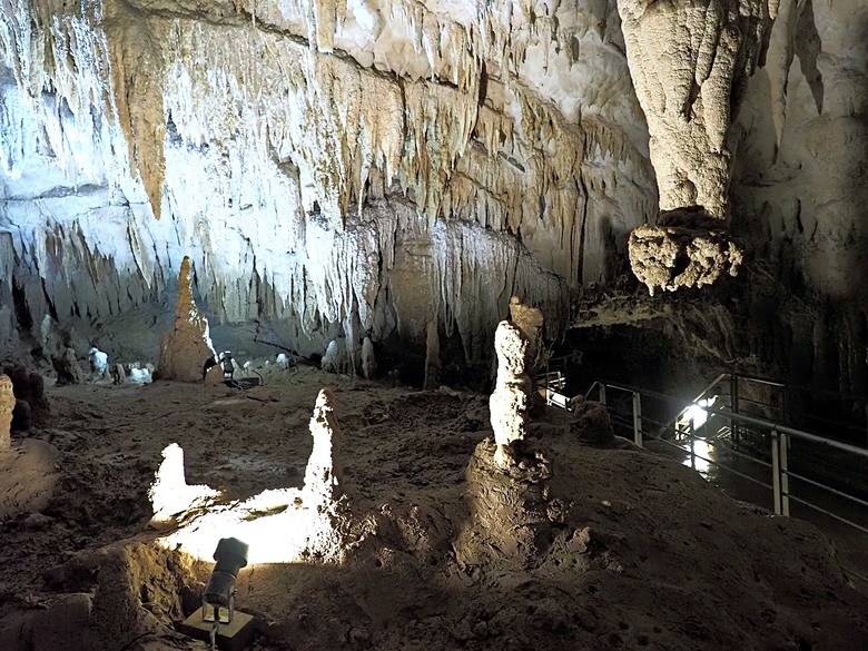 玉泉洞｜沖繩世界、瀨長島露台｜瀬長島 ウミカジテラス、貓咪大本營之奧武島 — 2025年教師節連假之日本沖繩不自駕四日之旅 第四回 沖繩南部包車半日遊